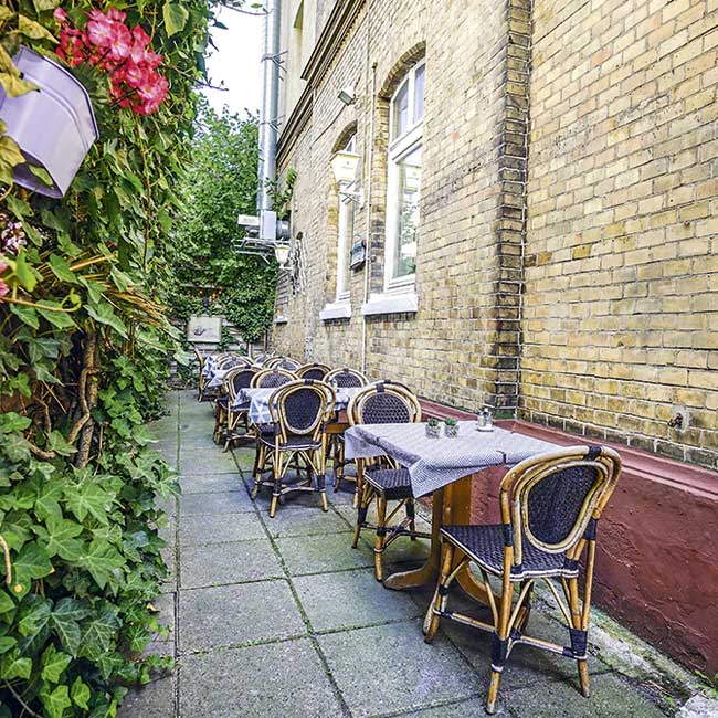 Die schmale und lang gezogene Terrasse